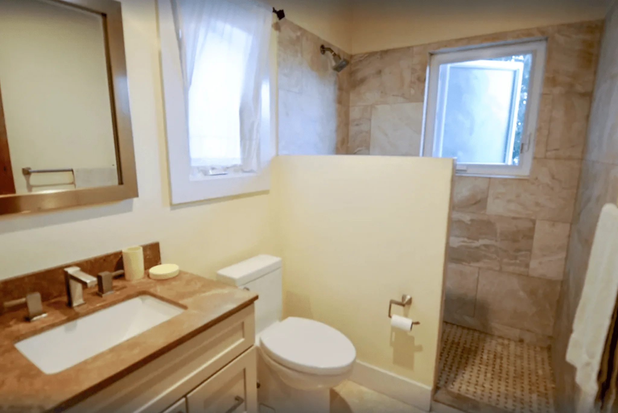 Upper Guest Suite Bath