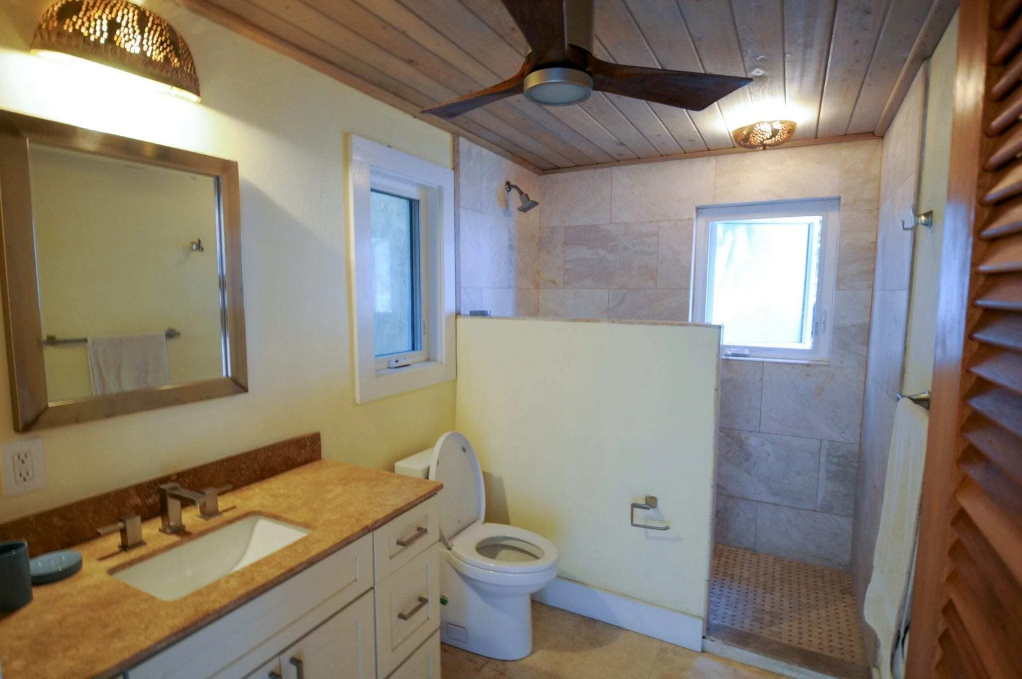 Lower Guest Suite Bath
